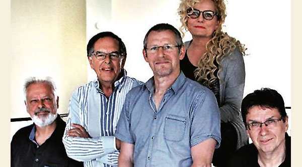 ZUR GRUPPE EAL VOKAL GEHÖREN (VON LINKS) DIETMAR BRÜCKNER, ALFRED FERENZ, RALF WÜBBENHORST, ROSI PEUKER UND NORBERT BRÖER.