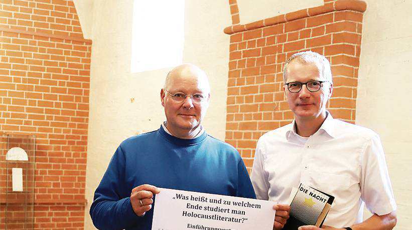 Benno Gliemann (links) und Tom O. Brok laden ein zur Veranstaltungsreihe über Holocaustliteratur. BILD: Antonia Brockmann