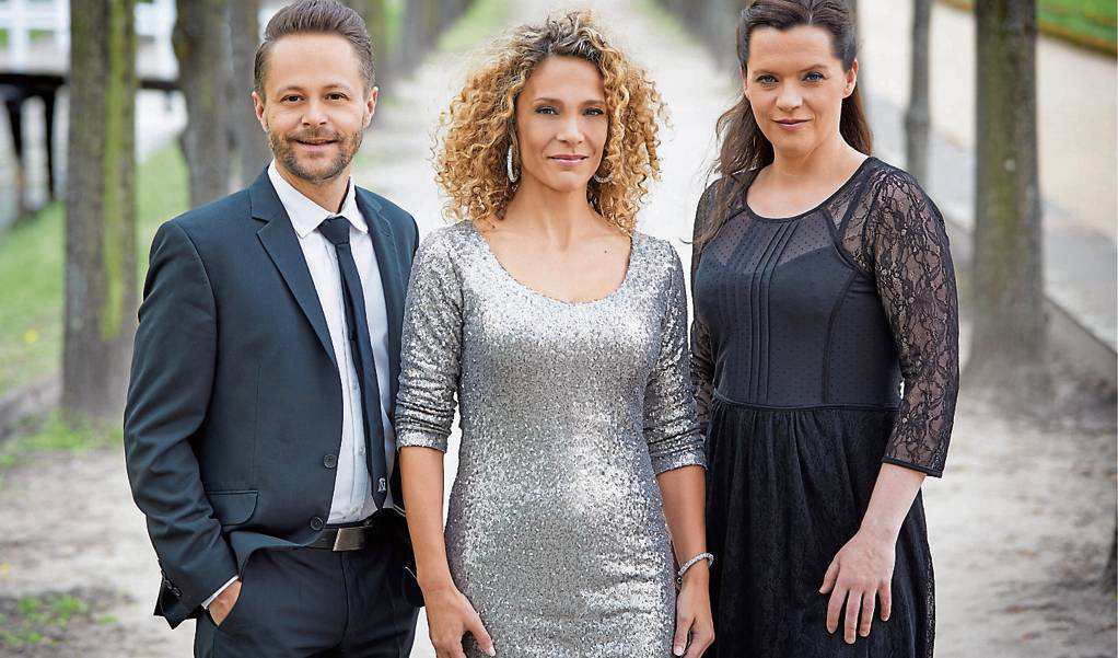 Sopranistin Marie Giroux (Mitte), Tenor Joseph Schnurr und Pianistin Jenny Schäuffelen laden ein zum Musicalabend im Vareler Waisenhaus. Bild: privat
