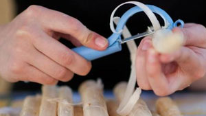 Aus Spargelschalen einen Fond kochen